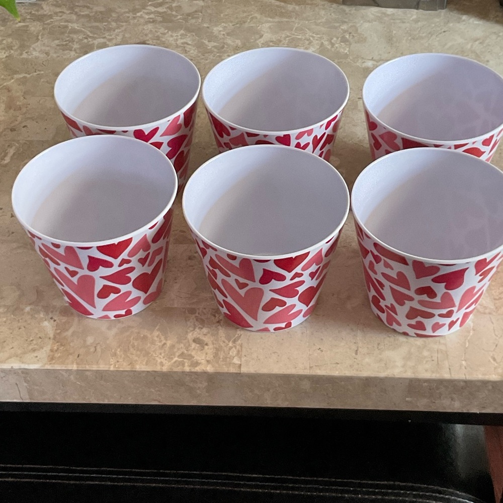 Six Burton Red Heart Pattern Party Cups